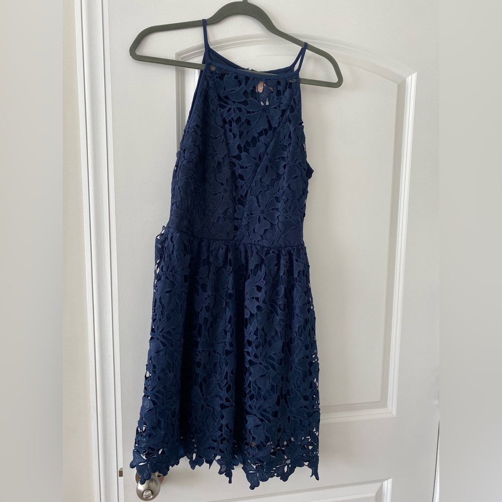 Beautiful navy dress!